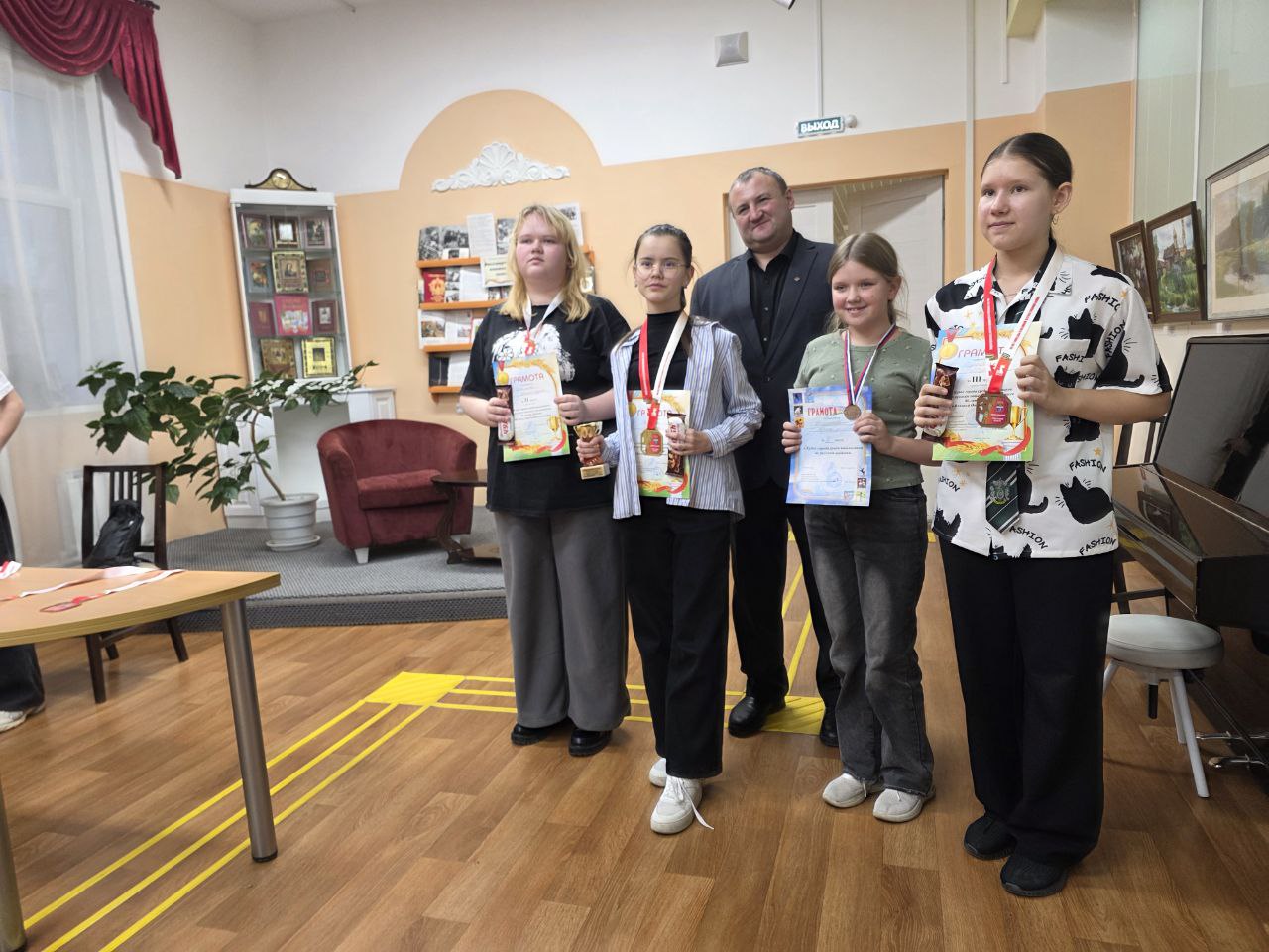 photo_5222065815849471353_y