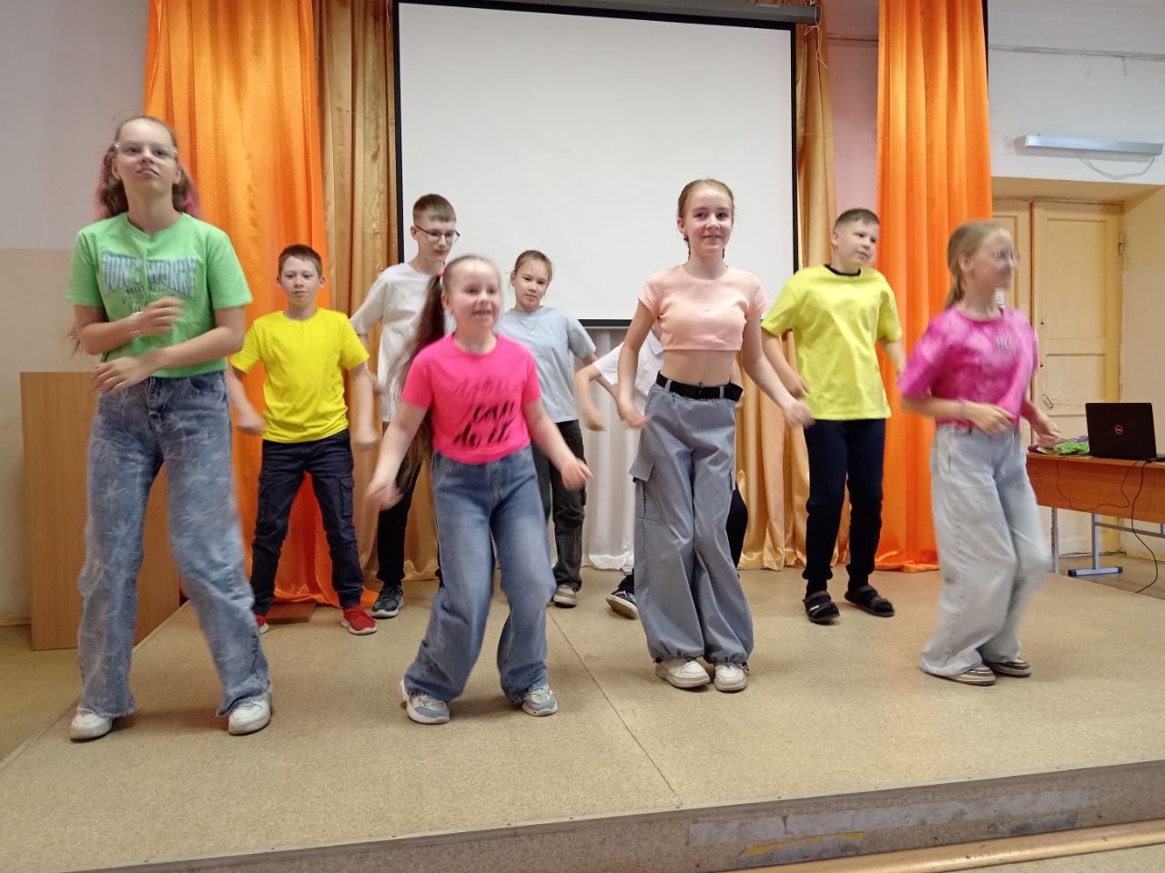 photo_5341475110789444031_y