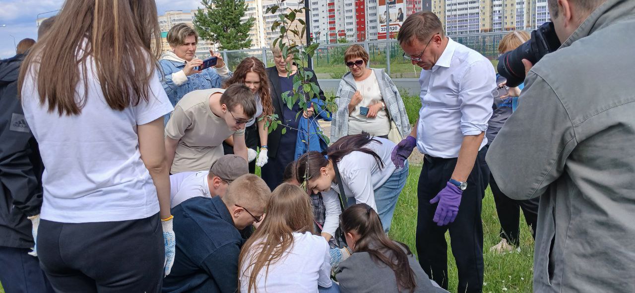 photo_5393165312779744631_y